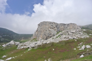 Mecetul Turcesc - primul afloriment calcaros din valea glaciara a Ialomitei